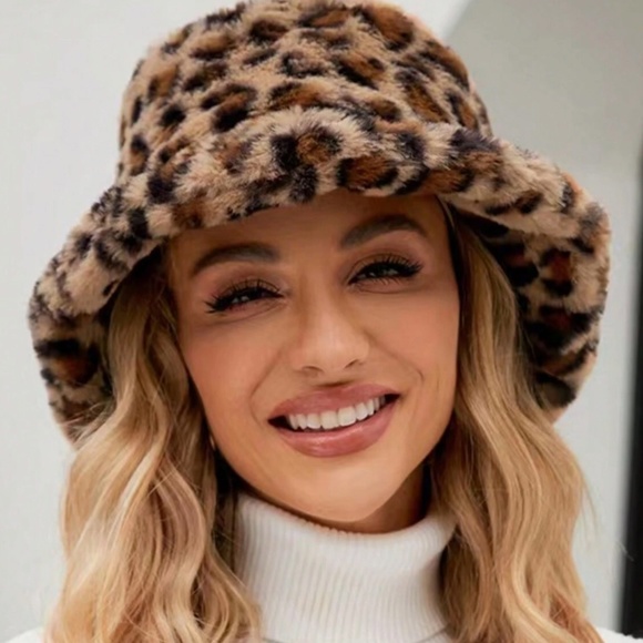 Luxe Leopard print Faux Fur Bucket Hat - Picture 3 of 5